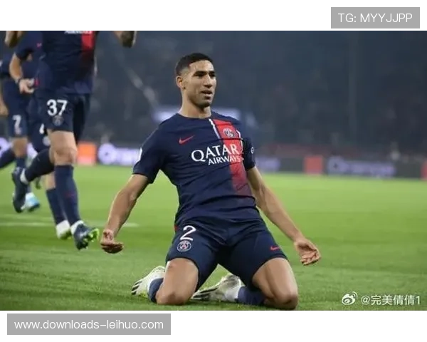 阿什拉夫踩踏犯规染红，巴黎圣日耳曼十人应战最终逆转